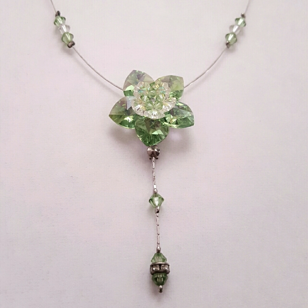 Flower bead necklace